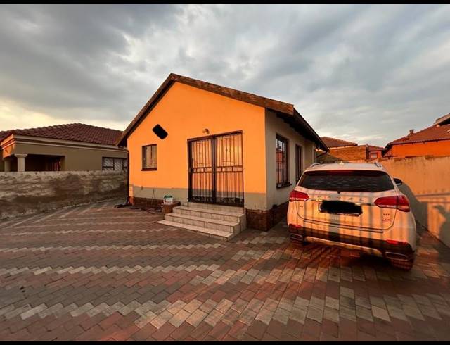 2 BEDROOM HOUSE FOR SALE IN BIRCH ACRES